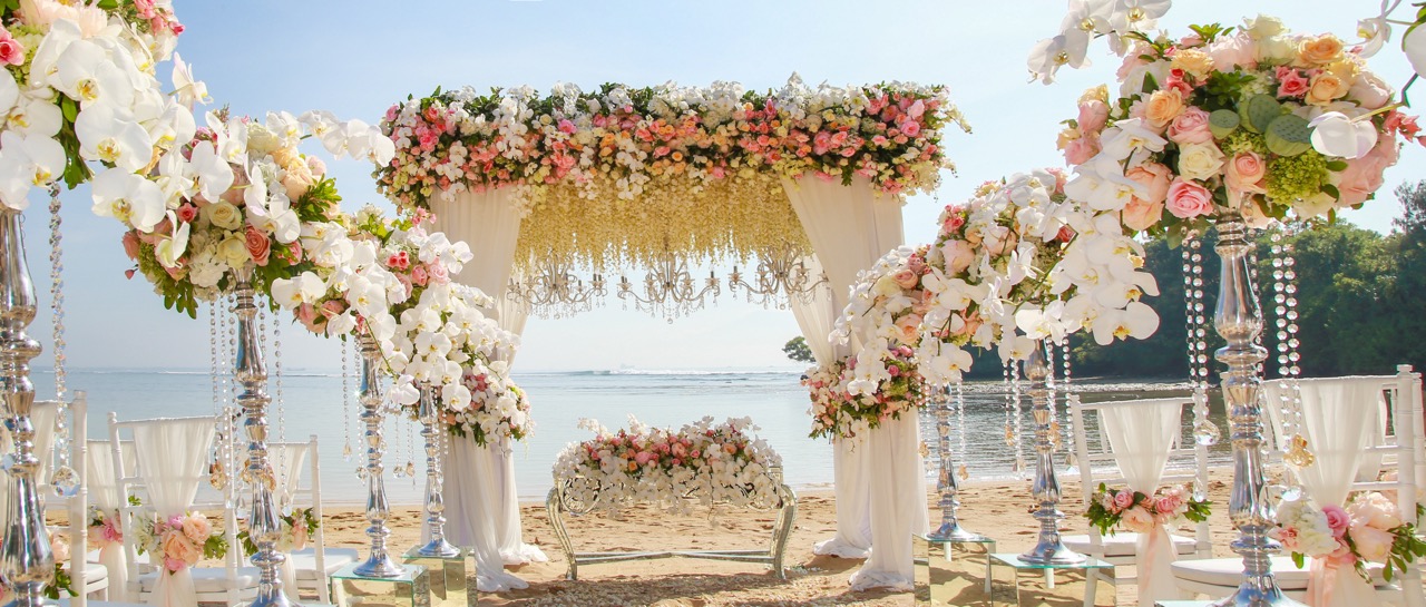 Planning a Beach Wedding? Catering Tips That Actually Work